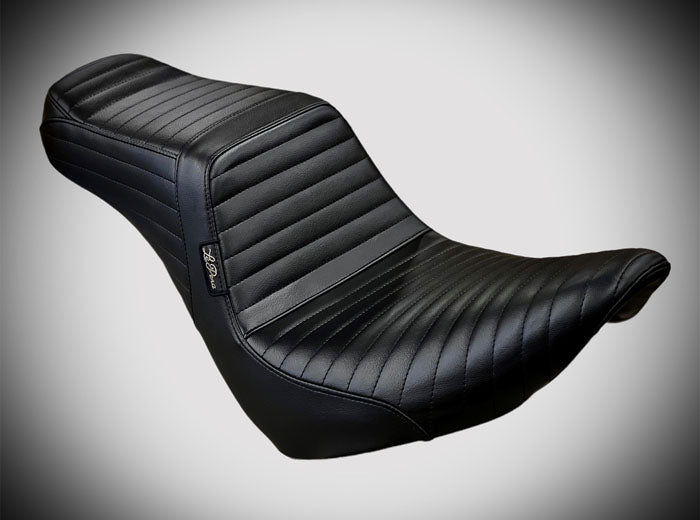 LEPARA TAILWHIP SEAT BLACK PLEATED 18-25 HARLEY DAVIDSON SOFTAIL FXLR/S/ST - The Speed Shop Canada