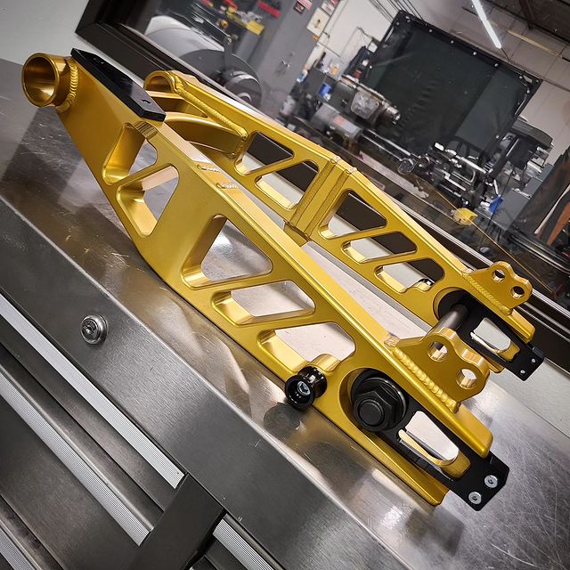 TRAC DYNAMICS BILLET SERIES RACER HARLEY DAVIDSON DYNA SWINGARM - The Speed Shop Canada