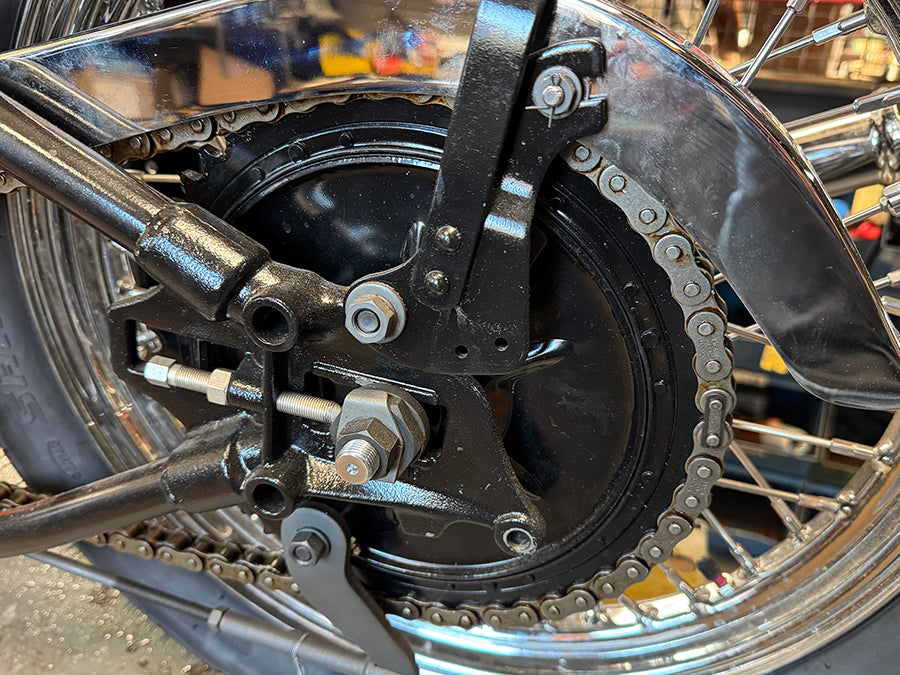 Edart 19142B rear mechanical brake drum kit in black, featuring drum and brake hardware components